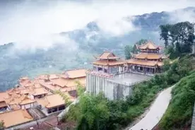 寺庙禁止游客对着佛像拍照？看完这个瞬间秒懂！视频封面