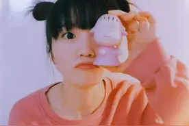女孩独自改造毛坯房，破拆、刷墙、上漆，很多人都看呆了图片