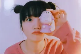 女孩独自改造毛坯房，破拆、刷墙、上漆，很多人都看呆了图片