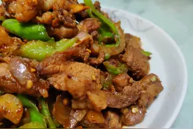 伏天过了贴秋膘，超下饭的葱爆孜然羊肉，香而不膻，3分钟就上桌图片