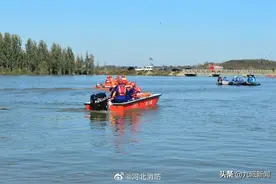 石家庄载51人大巴车坠河，救援人员：水域复杂难救援，1人仍失联图片
