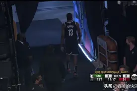 被喷上热搜！哈登受伤退场他却大笑！腾讯解说真的不会选人吗？图片