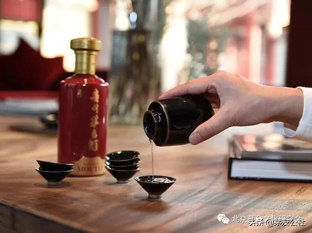 猜拳？掷骰？还有哪些好玩的游戏让酒局不冷场