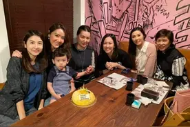 47岁港姐向海岚庆生，皮肤紧致身材好，古天乐前女友也携孩子现身图片