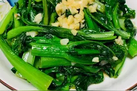 每天一道菜：蒜泥炒菜心，快手简单，鲜香脆嫩图片