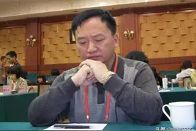 全国象棋比赛决赛出现神奇一幕，只用两个底兵就杀死对手，太牛了图片