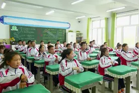 站在草原望北京手势舞图片