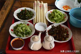 西行寻影三：黄土窑院里吃这碗饸烙面，压面的床子已经用了上百年图片