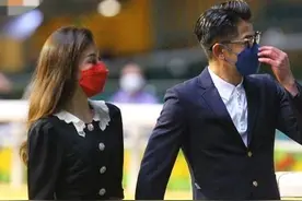 郭富城夫妇罕见合体，十指相扣好恩爱，爱驹赢得比赛获50万奖金图片