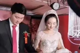 婚变？陈亚男直播间嫌弃朱单伟，称其无所事事，已被大衣哥接走图片