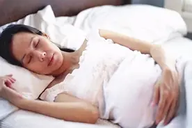 胎儿在夜里频繁胎动，这是要干啥？原来宝宝在偷偷做这几件事视频封面