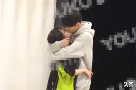 恋情曝光了？女星和男星在街头激烈接吻，还躺在街上耍赖图片
