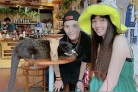 郭碧婷被传怀孕后首晒照，宽松衬衫配长裙，打扮成一副准妈妈模样图片