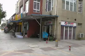 小区一快递代收点强推新规：不拍人像照，不准取件！居民：伤自尊，无法接受图片
