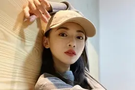吴谨言太少女了，宅家晒自拍软妹造型有亲和力，笑起来更让人心动图片