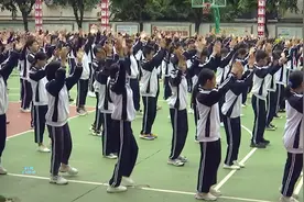 全体学校齐跳创意课间操 跳出阳光活力 | 2021年“奔跑吧·少年”儿童青少年主题健身活动（海南站）图片