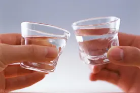 长期喝白酒可以延年益寿，预防肿瘤？肿瘤专家告诉你答案图片