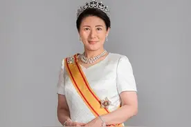 日本皇室发布王后最新肖像照庆祝结婚27周年！穿白裙戴皇冠美绝了图片