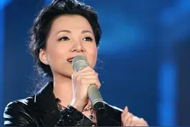 董卿手写信有感，“腹有诗书气自华”，多读书才能突破自己图片