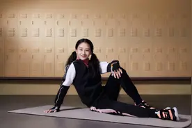 田亮女儿森碟解锁新代言，骑车练瑜伽展运动天赋，一双长腿太优越图片