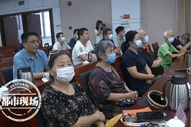 南昌：在浴室里放了个小板凳，老年人一听就明白了图片