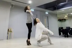 小S穿紧身衣踩恨天高热舞，身材有料一字马惊人，被催去浪姐2图片