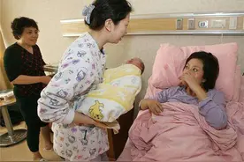 产后坐月子误区：5事做不对，影响产妇恢复宝宝生长，别不当回事图片