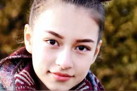 15岁就会作词作曲的中德混血美女歌手Claudia图片