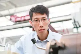 洪家光：被称“中国第一打磨匠”，一天工资就可以买一辆车图片