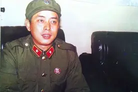 他是济南军区原政委，55岁授中将，5年后升上将，曾参加老山轮战图片