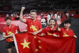 女乒夺冠，刘国梁多次招呼刘诗雯，刘诗雯的反应令人心疼图片