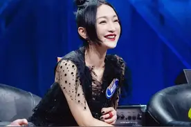 黑丝袜潮流来了？周迅杨幂关晓彤都已上身，男星的黑丝造型却丑哭图片