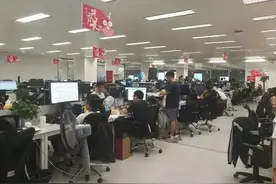 拼多多员工吐槽：上厕所比上王者还难，每次去厕所都带薪排队图片