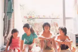 在爱与痛的边缘徘徊：“巨婴”妈妈为情所困，四个孩子无人知晓图片