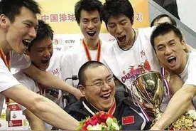 汤淼瘫痪13年，妻子和母亲都改嫁了，如今只有老父亲陪伴照顾图片