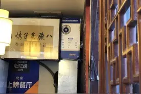 爱情就是在一起吃很多顿饭，看很多处风景，分分合合地走下去图片