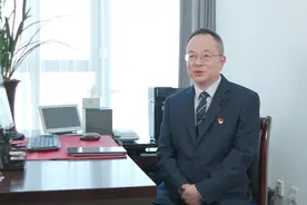 从进厂打工的普通工人，到大型国企“掌舵人”，他的故事激励无数人图片