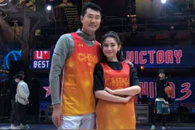 王仕鹏冲上热搜！哈登受伤离场，他狂笑不止，争议解说闹出大乌龙图片