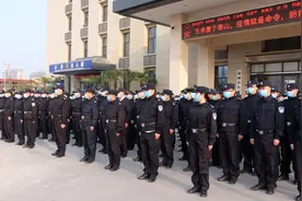 队列训练整齐划一 拳体动作规范标准—蒲城县公安局周三学习训练侧记图片