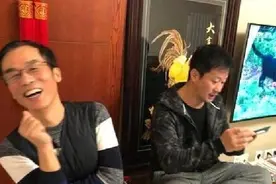 吴京和老丈人称兄道弟，谢楠曾一度崩溃，结果在酒桌上定下了婚事图片