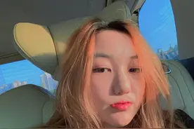 李嫣浓妆晒近距离真实容貌，网友：和你同乘一辆车的是谢霆锋吗？图片