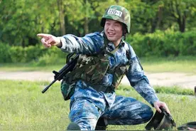 “岗班长”的热血青春图片