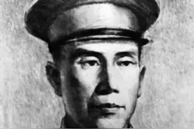 他是地主家阔少爷，32岁当上红军军长，却被亲生父亲“悬赏”缉拿图片