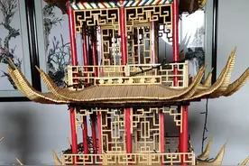 不对照图片，也没用图纸，河北74岁老人用筷子搭出“黄鹤楼”图片