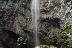 千里莺啼绿映红，水村山郭酒旗风图片
