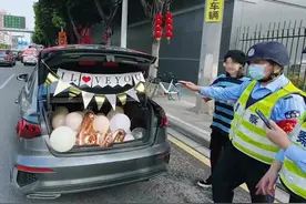 广东一情侣过完纪念日未清理后备箱，交警查车时打开一看反应亮了图片
