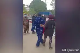 孝感1家人在家打麻将，被疫情防控人员打砸？官方发意味深长微博图片