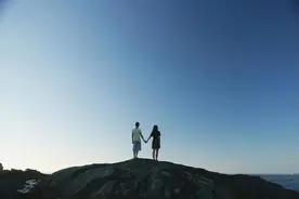 真正高贵的女人：两不贪，两不乱图片