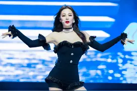 张雨绮身材登热搜第一 上身丰满美腿细长太绝了图片