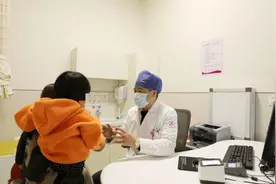 生养了半年的女儿竟是儿子？腹股沟处还有俩包块，医生：染色体表明是男孩儿图片